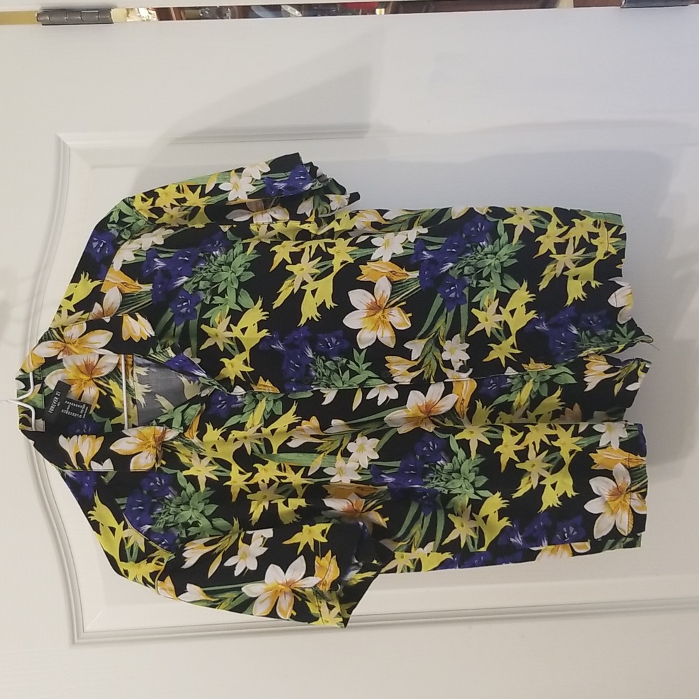 ⛱️Forever 21 Short Sleeve Button Down Hawaiian Shirt Size M
